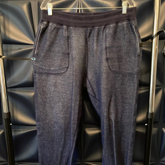 Todd Snyder New York ISSUED BY: GARMENT DYED CLASSIC SWEATPANT IN NAVY SAND